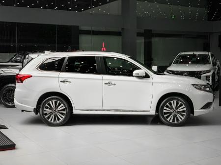 Mitsubishi Outlander 2.0 CVT334124986-1400423830717866-6141405911742398209-n